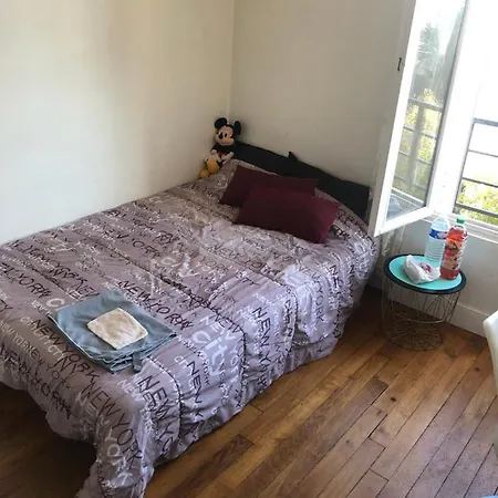 Séjour chez l'habitant Tres Calme A 10mn De Paris Courbevoie